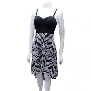 Guess Sleeveless Halter Hi Lo Black & White  Dress Size 4